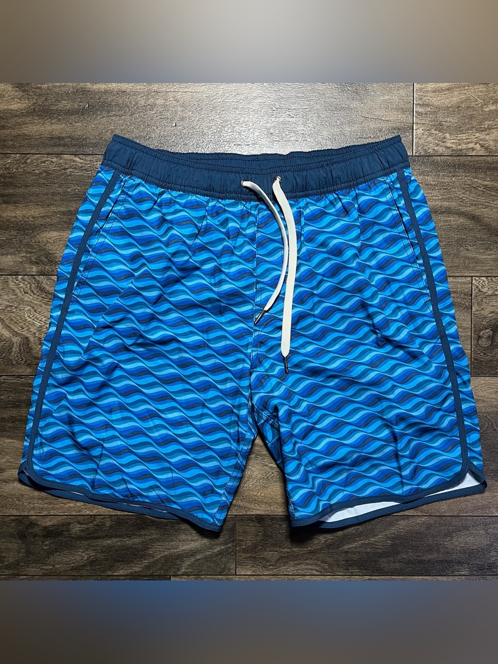 Fair Harbor Anchor Trunks Mens Medium Blue Wave 8" Lined Stretch Swim Shorts EUC